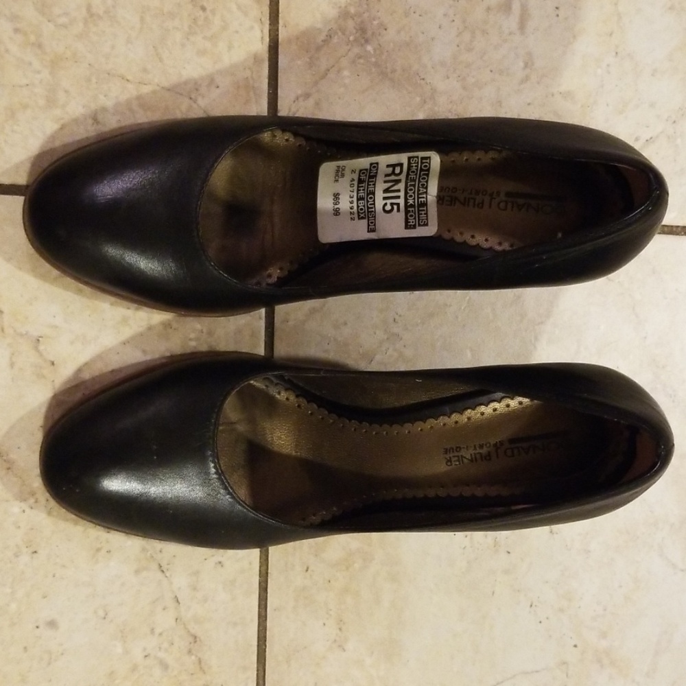 Donald J Pliner black wedge heels